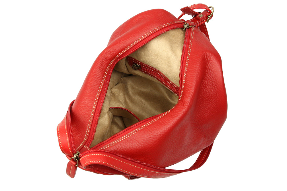 рюкзак из кожи красного цвета