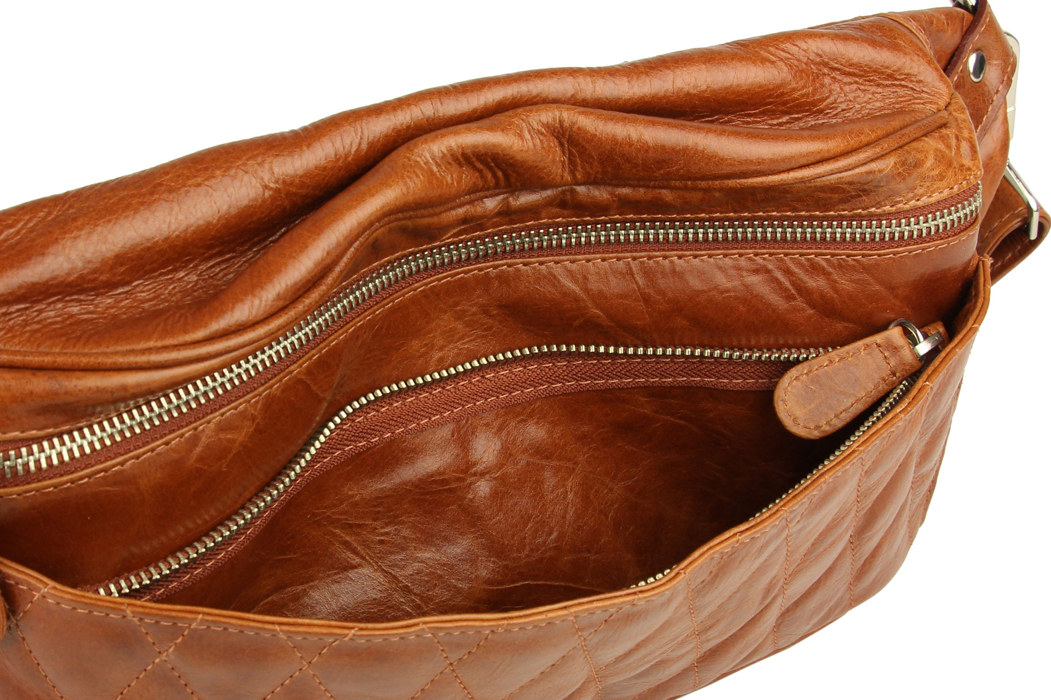 стёганая сумка из гладкой кожи коричневого цвета с плечевым ремнем