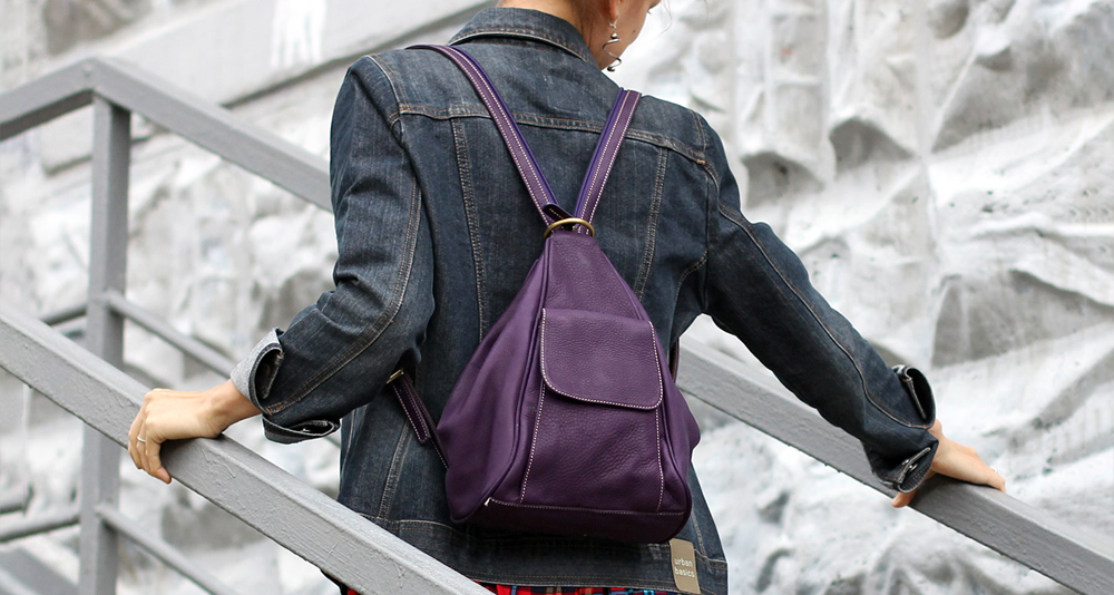 женский городской рюкзак из мягкой кожи фиолетового цвета