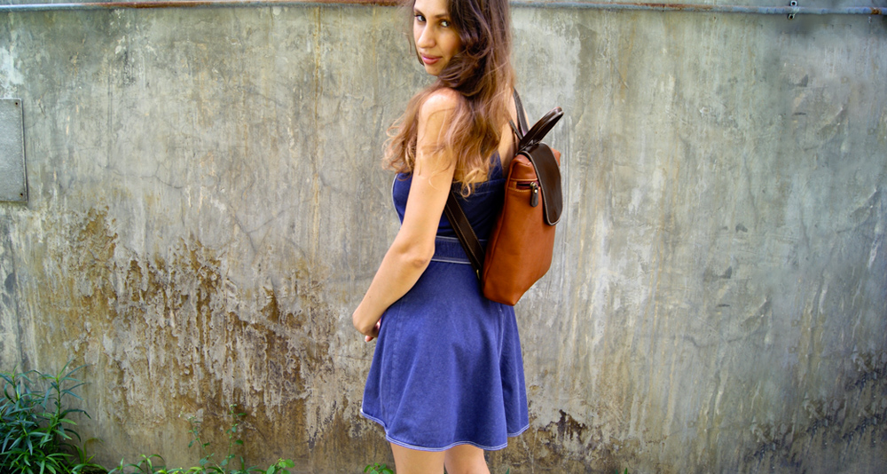 женский кожаный рюкзачок оранжевого цвета