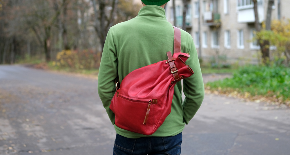 большой красный рюкзак-мешок из натуральной кожи