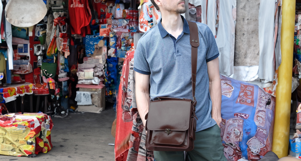 квадратный кожаный мужской портфель коричневый