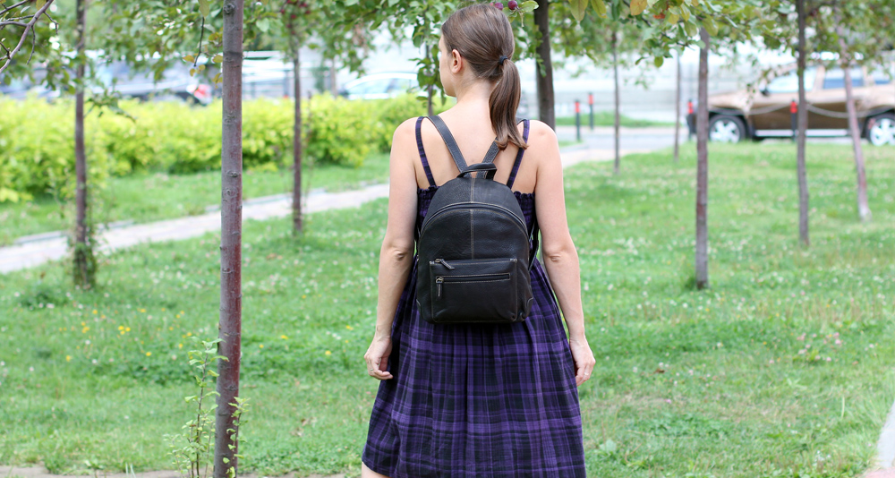 черный городской рюкзак из кожи черного цвета для девушки