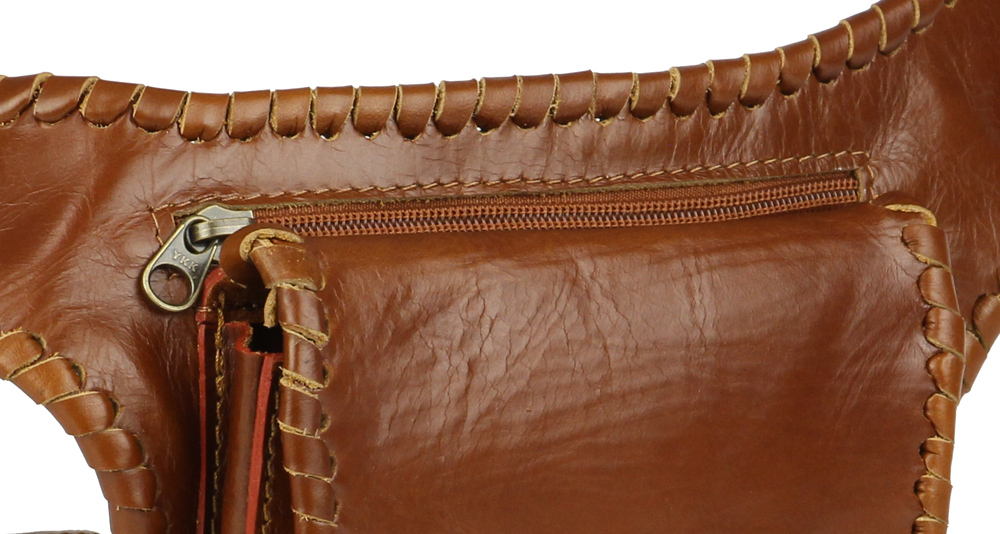 рыжая сумка на пояс коричневого цвета