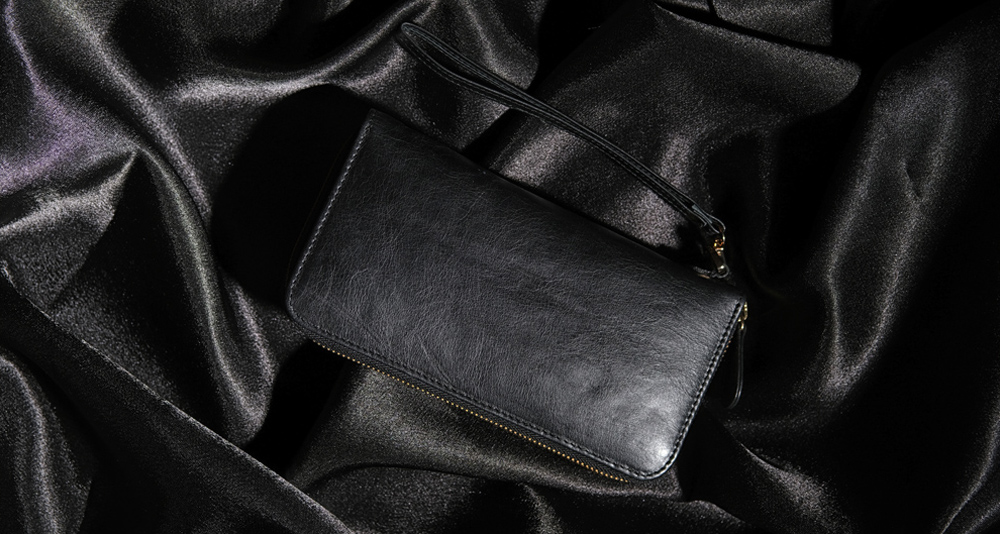 стильный мужской бумажник на молнии черного цвета