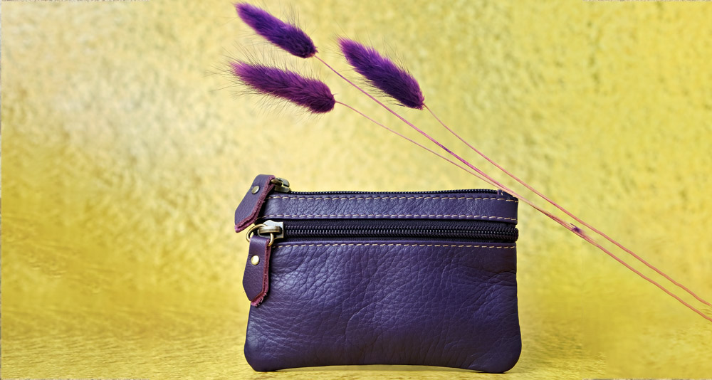 удобный кожаный кошелёк из фиолетовой кожи на молнии