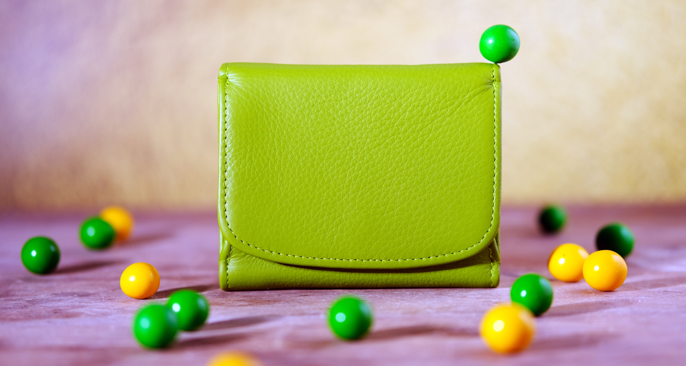 маленький женский кошелек из натуральной кожи зеленого цвета