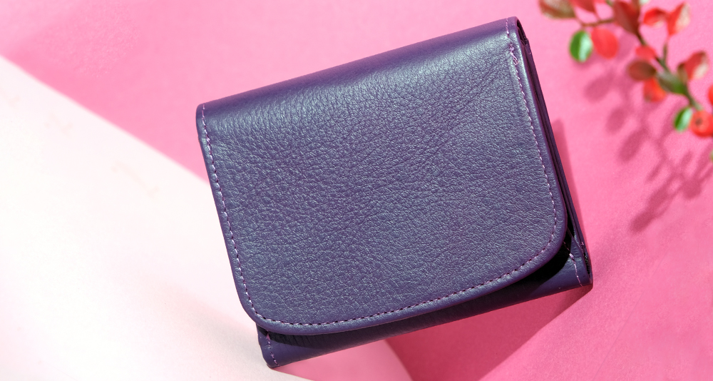 маленький женский кошелек из натуральной кожи фиолетового цвета