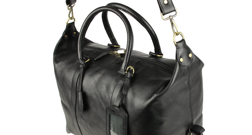 черная кожаная сумка для переездов и путешествий